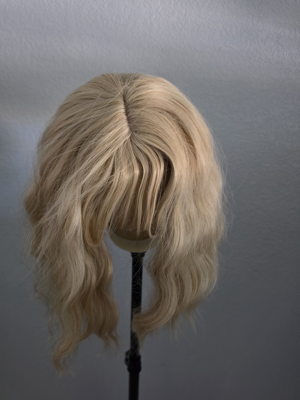 Blonde Wave Short Bob Wigs With Air Bangs Shoulder Length Wig For Women and Girl - Picture 12 of 14